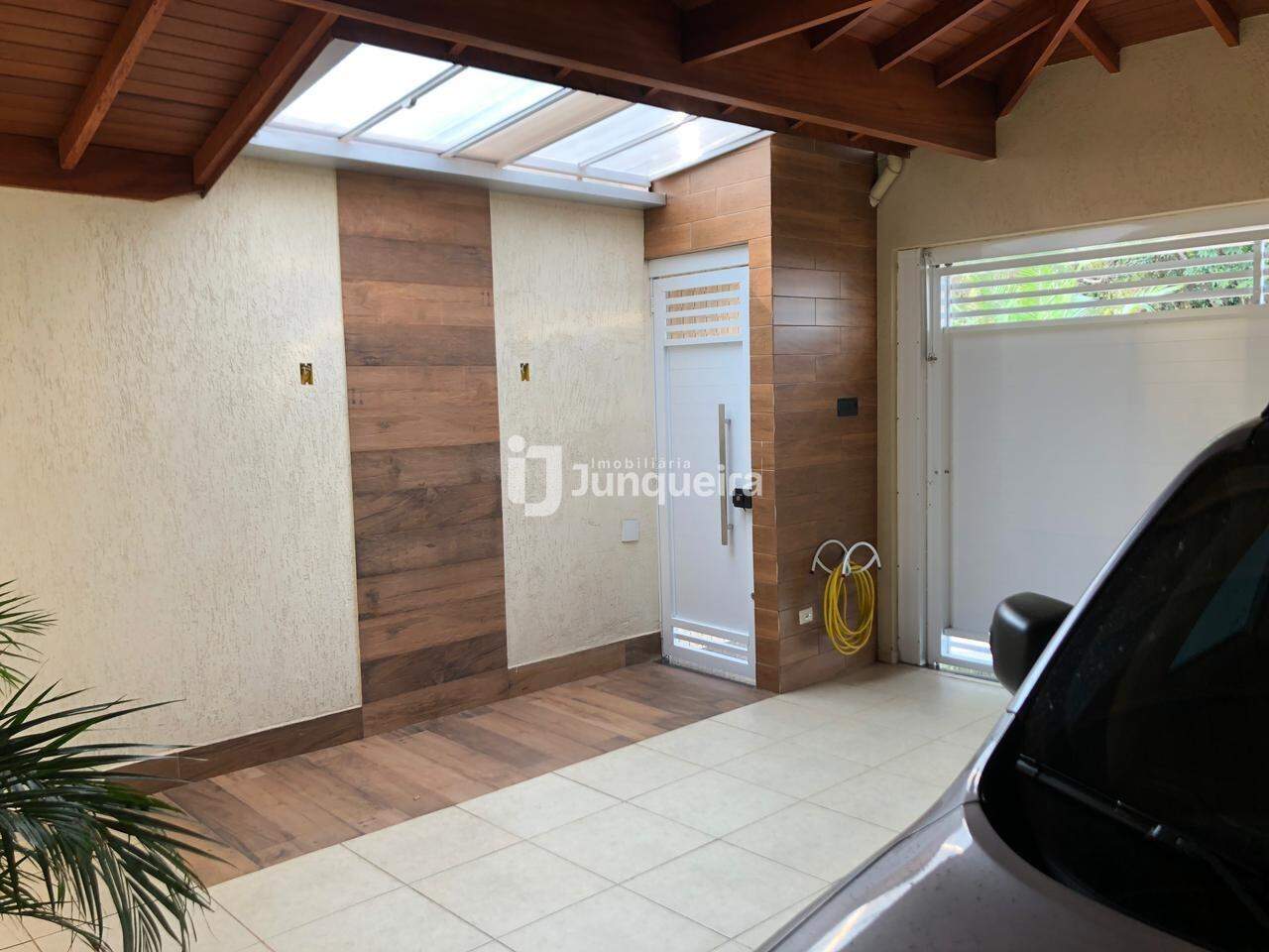 Casa à venda, 3 quartos, sendo 1 suíte, 2 vagas, no bairro Jardim Caxambu em Piracicaba - SP