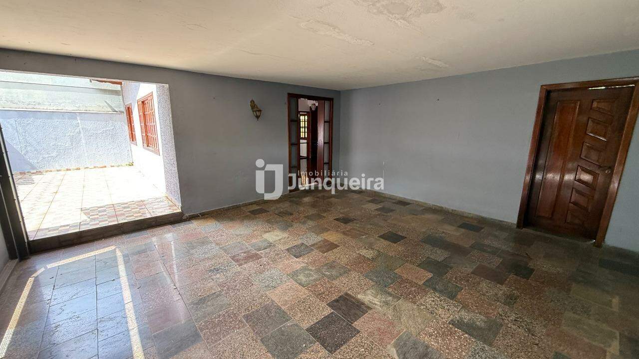 Casa para alugar, 3 quartos, sendo 1 suíte, 2 vagas, no bairro Nova Piracicaba em Piracicaba - SP