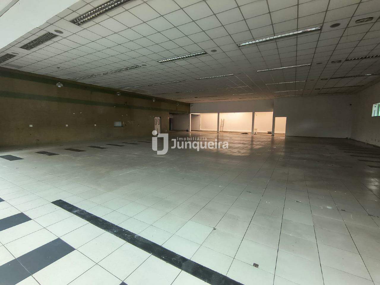 Salão para alugar, no bairro Cidade Alta em Piracicaba - SP