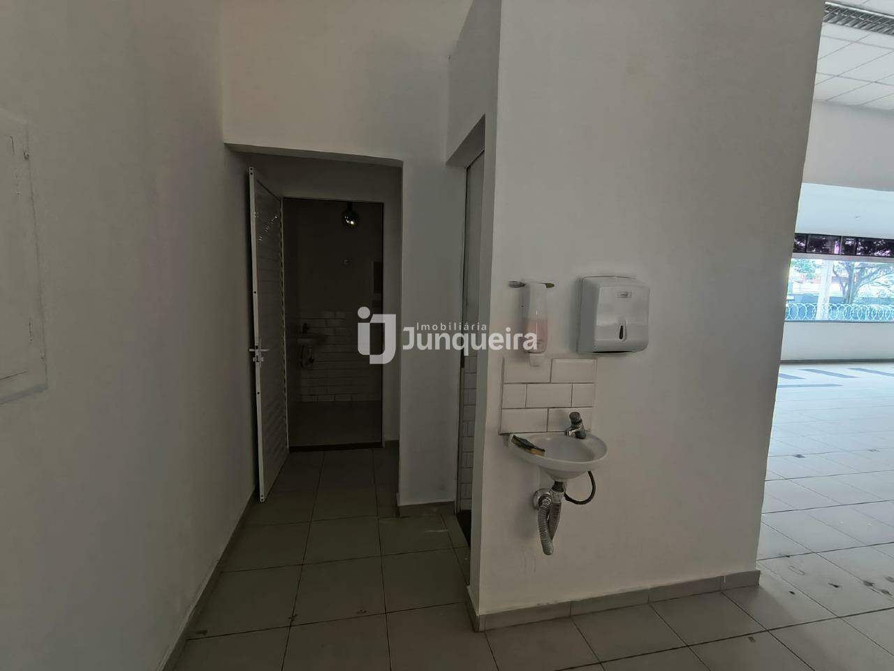 Salão para alugar, no bairro Cidade Alta em Piracicaba - SP