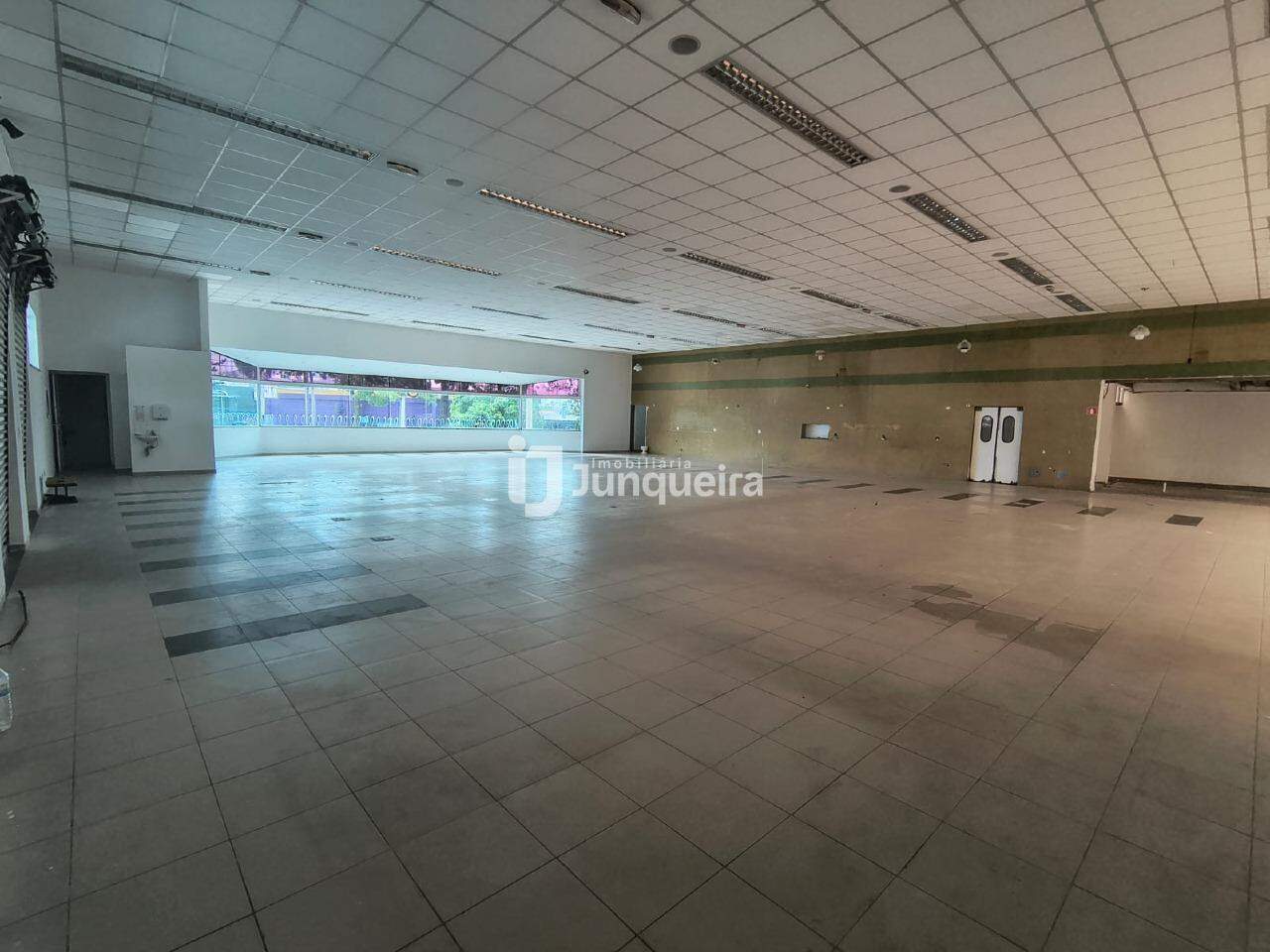Salão para alugar, no bairro Cidade Alta em Piracicaba - SP
