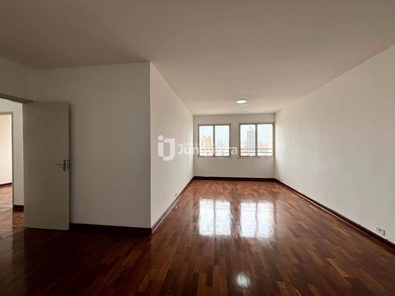 Apartamento à venda no Jamaica, 3 quartos, sendo 1 suíte, 2 vagas, no bairro São Judas em Piracicaba - SP