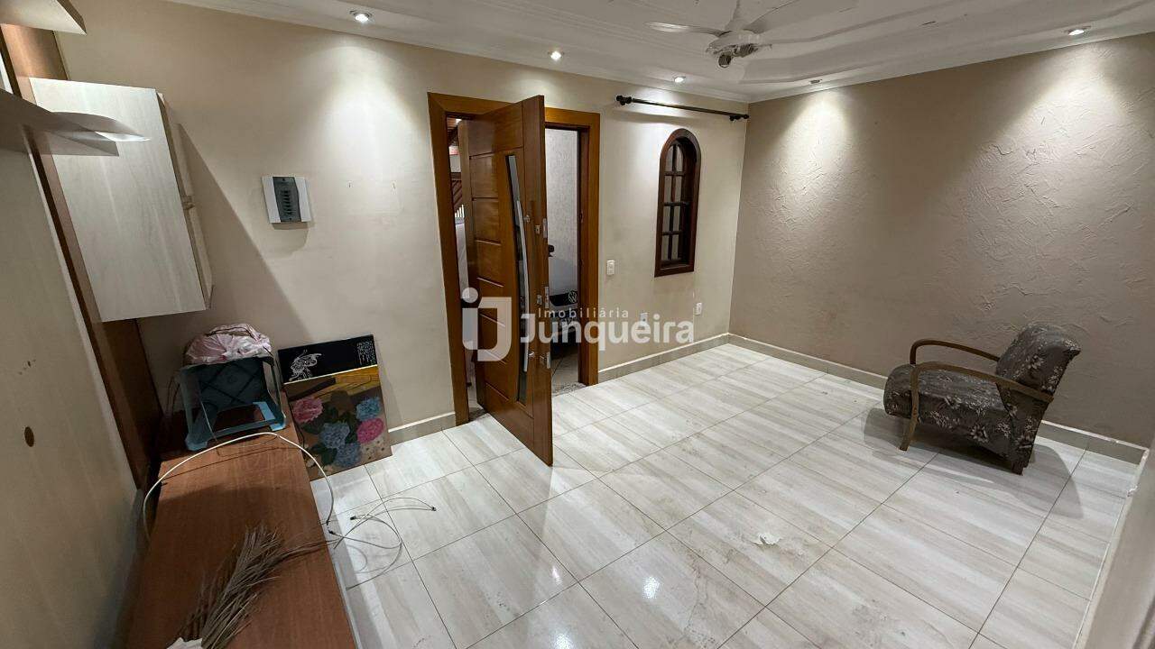 Casa para alugar, 2 quartos, sendo 1 suíte, 2 vagas, no bairro Santa Terezinha em Piracicaba - SP