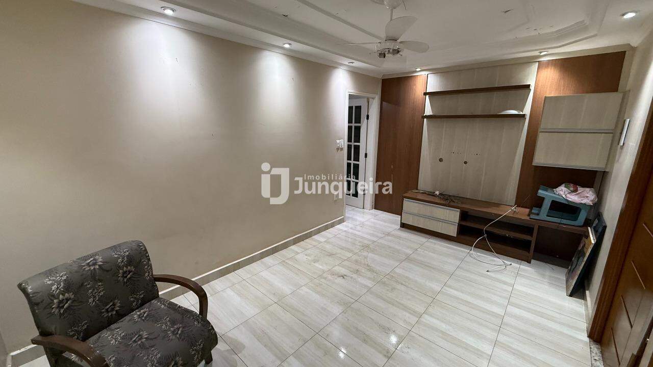 Casa para alugar, 2 quartos, sendo 1 suíte, 2 vagas, no bairro Santa Terezinha em Piracicaba - SP