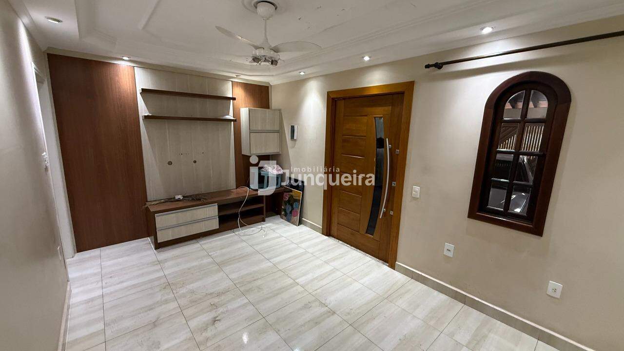 Casa para alugar, 2 quartos, sendo 1 suíte, 2 vagas, no bairro Santa Terezinha em Piracicaba - SP