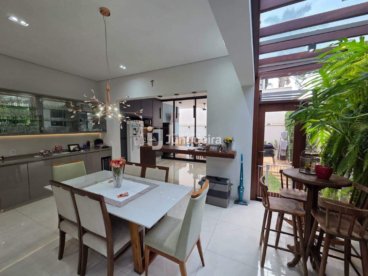 Casa em Condomínio à venda no Reserva do Engenho , 3 quartos, sendo 3 suítes, 4 vagas, no bairro Reserva do Engenho em Piracicaba - SP