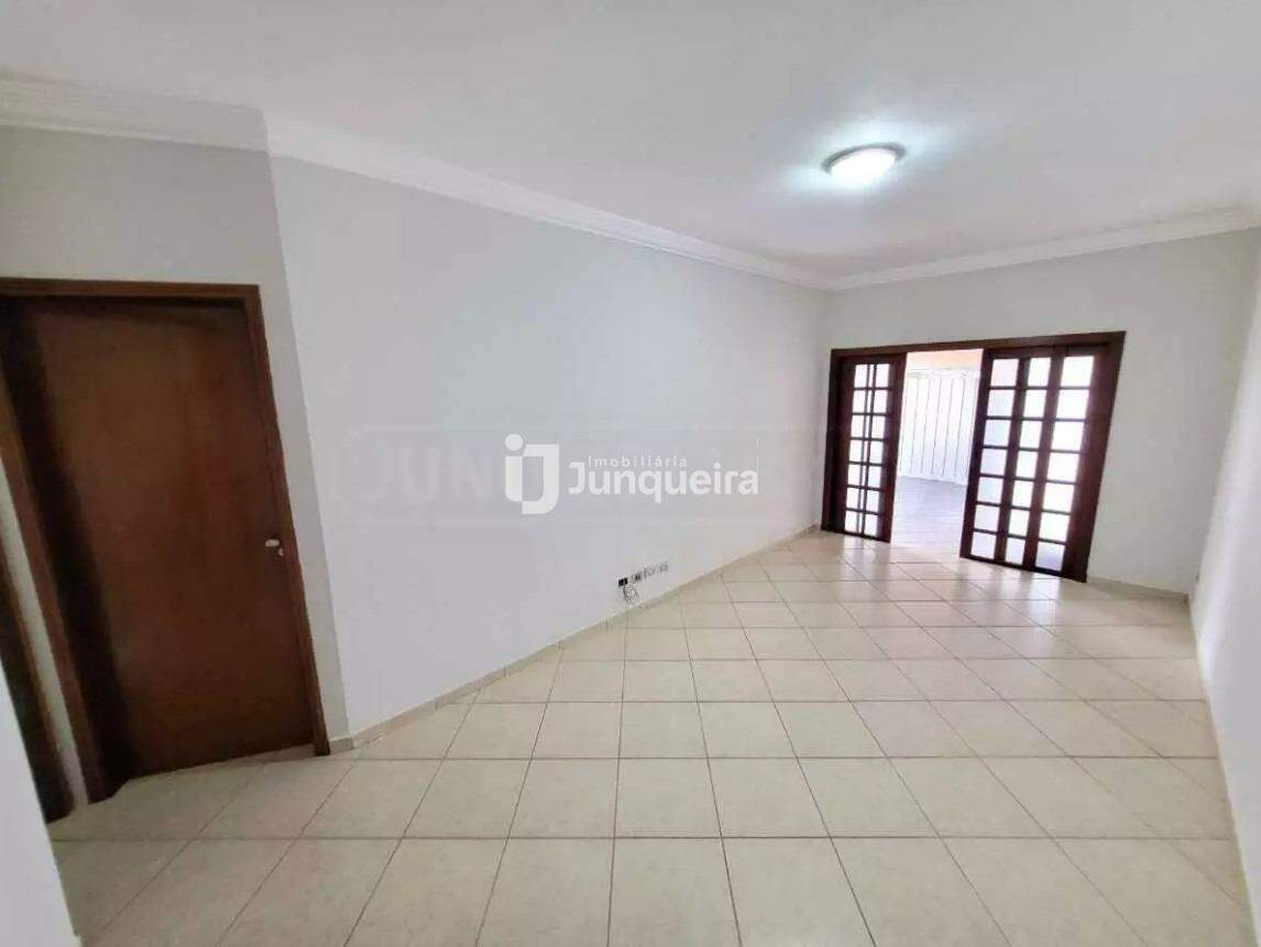 Casa à venda, 3 quartos, sendo 1 suíte, 2 vagas, no bairro Novo Horizonte em Piracicaba - SP