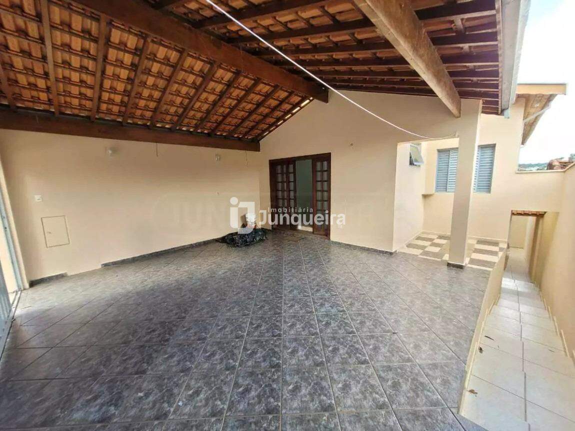 Casa à venda, 3 quartos, sendo 1 suíte, 2 vagas, no bairro Novo Horizonte em Piracicaba - SP