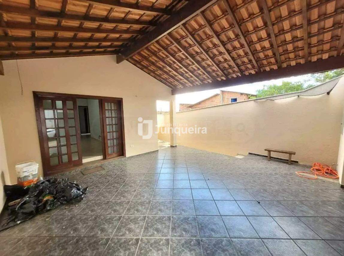 Casa à venda, 3 quartos, sendo 1 suíte, 2 vagas, no bairro Novo Horizonte em Piracicaba - SP