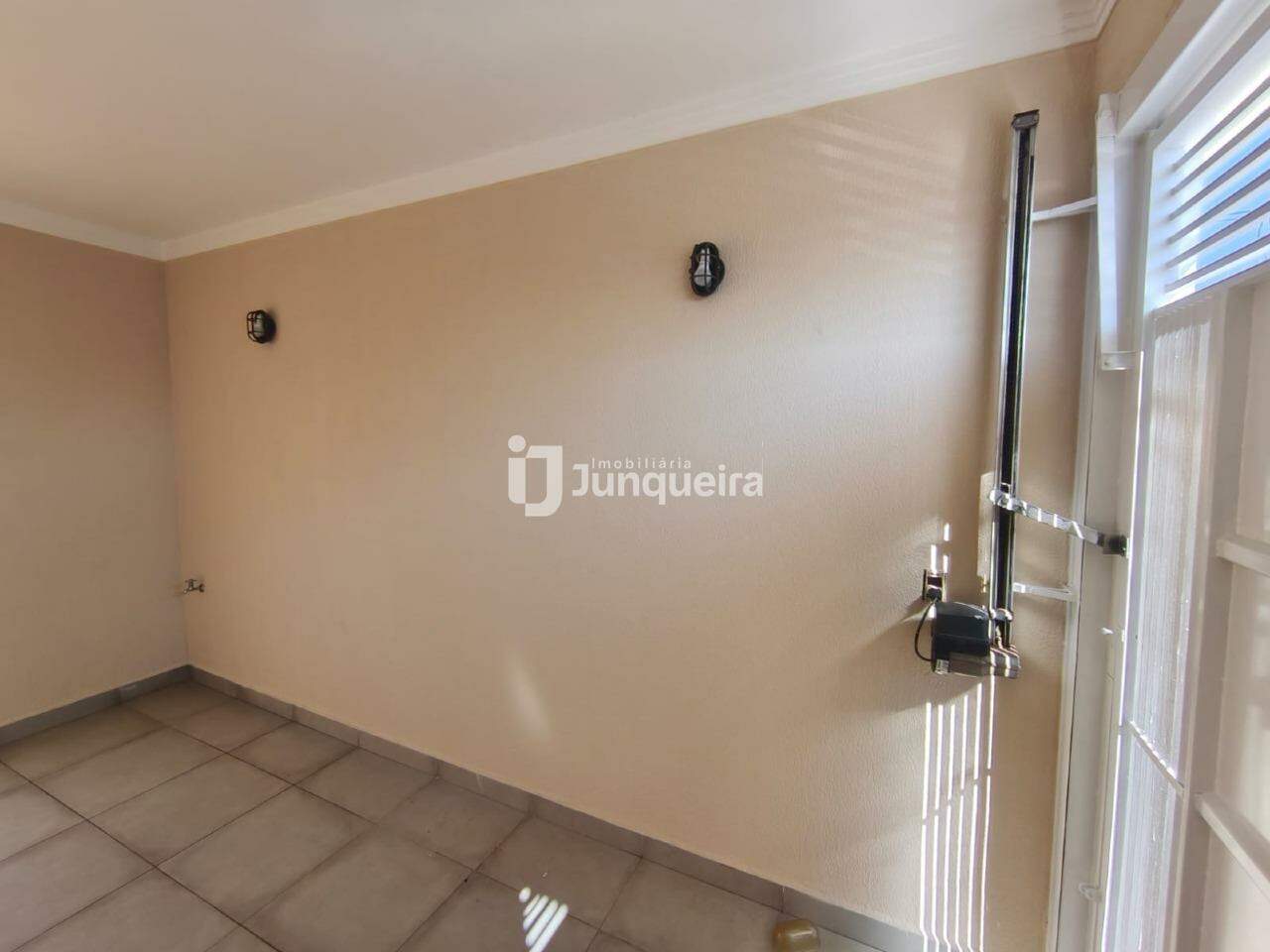 Casa para alugar, 1 quarto, 1 vaga, no bairro Parque Residencial Piracicaba  Balbo em Piracicaba - SP