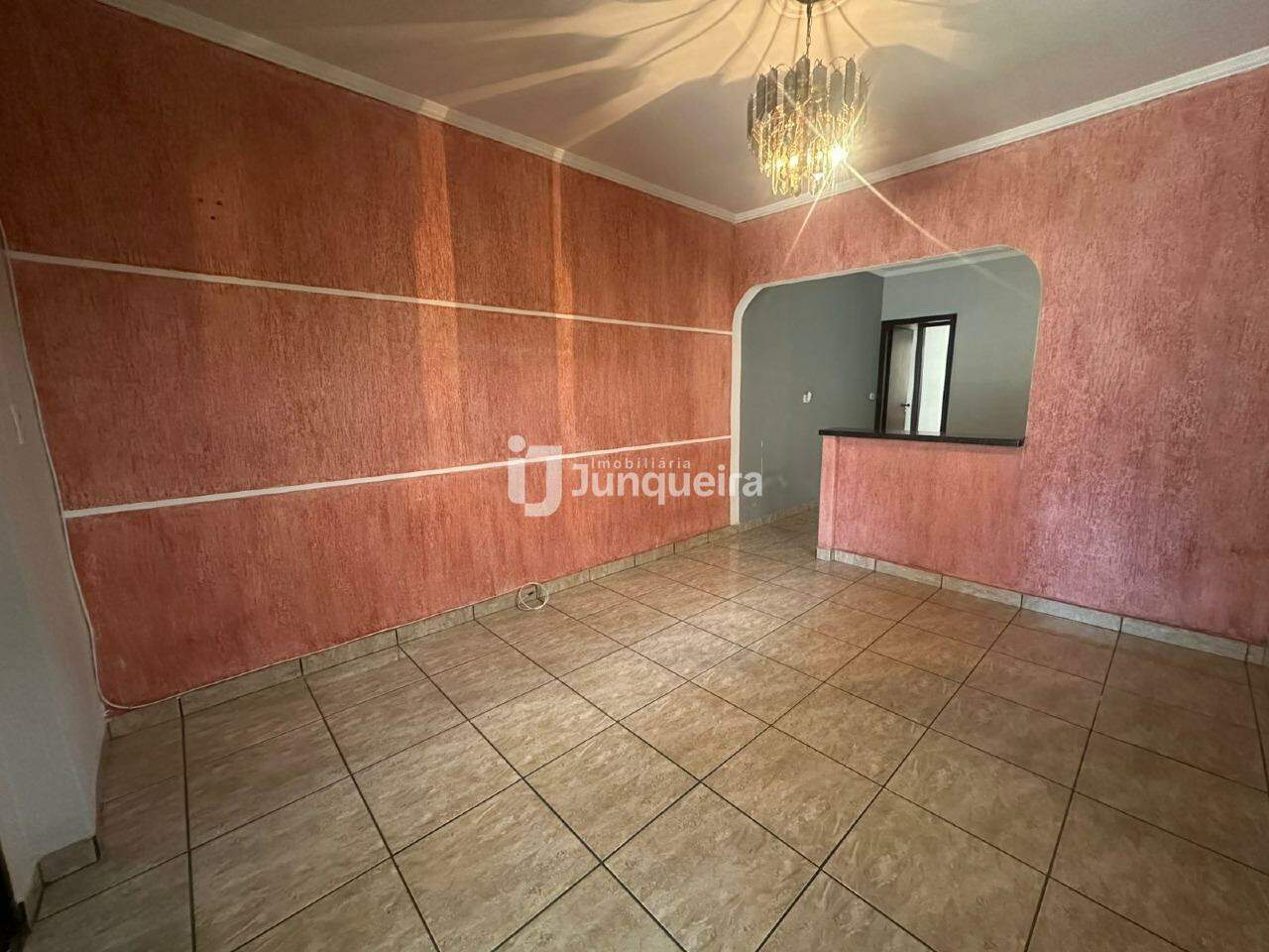 Casa para alugar, 2 quartos, sendo 1 suíte, 2 vagas, no bairro Vila Industrial em Piracicaba - SP