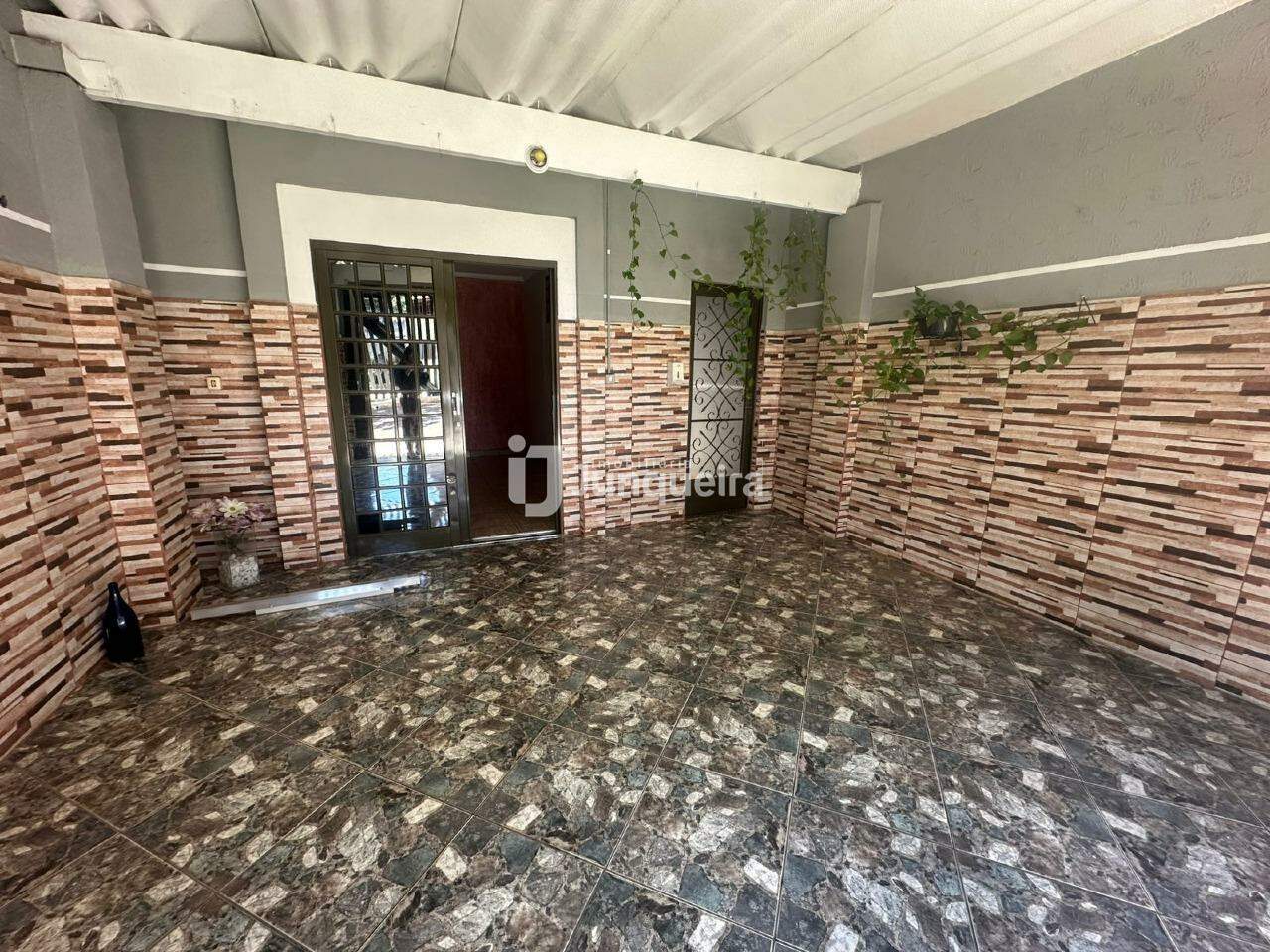 Casa para alugar, 2 quartos, sendo 1 suíte, 2 vagas, no bairro Vila Industrial em Piracicaba - SP