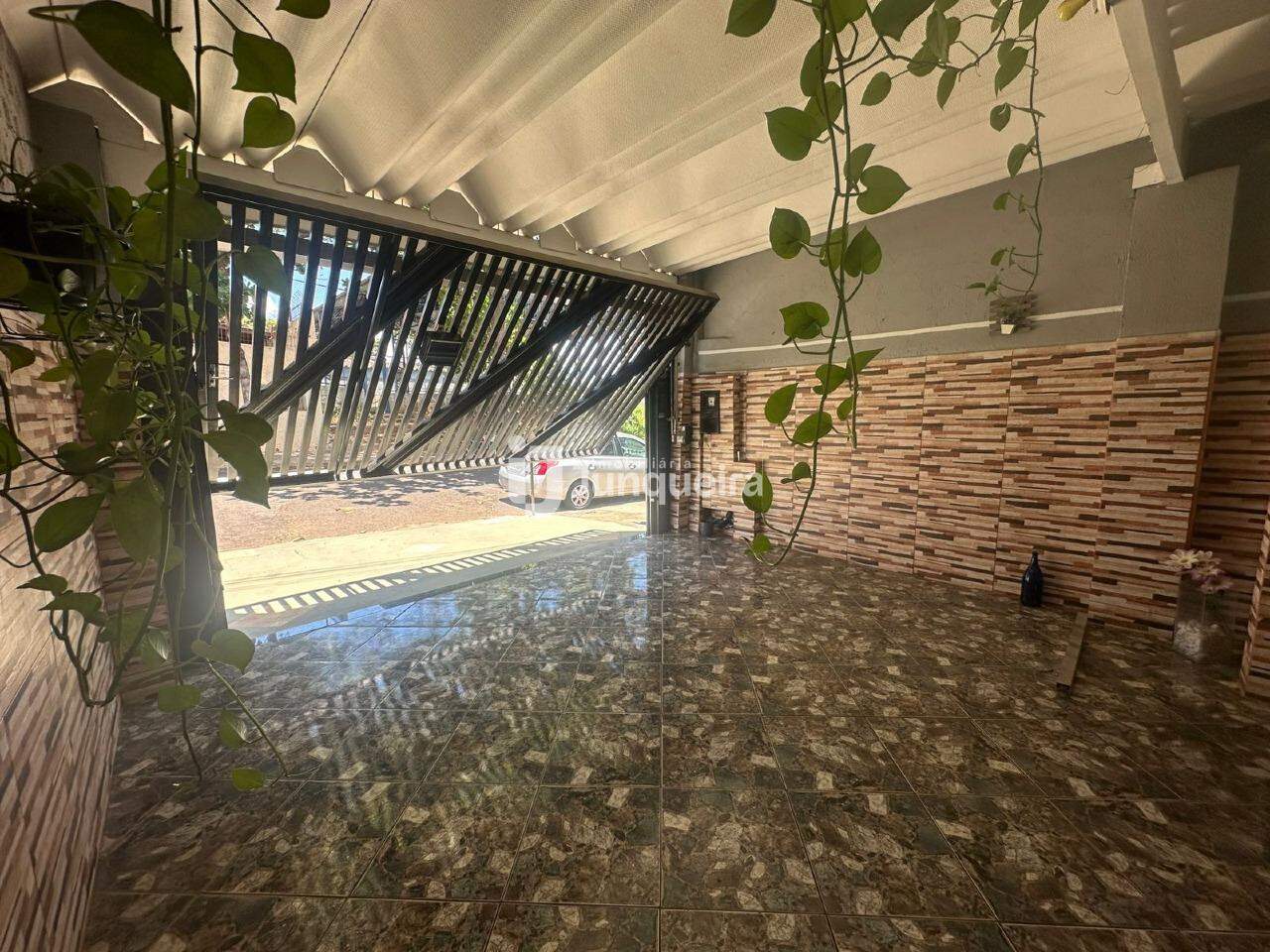 Casa para alugar, 2 quartos, sendo 1 suíte, 2 vagas, no bairro Vila Industrial em Piracicaba - SP