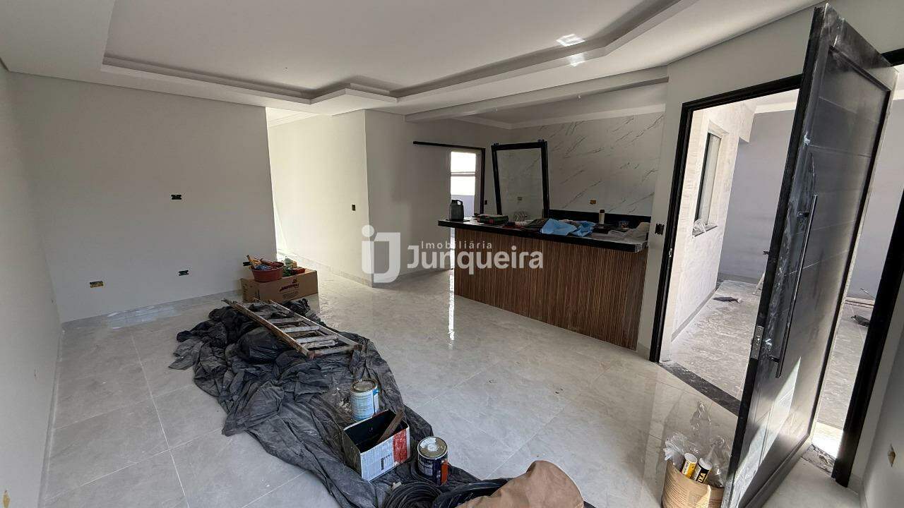 Casa para alugar, 3 quartos, sendo 1 suíte, 2 vagas, no bairro Santa Terezinha em Piracicaba - SP