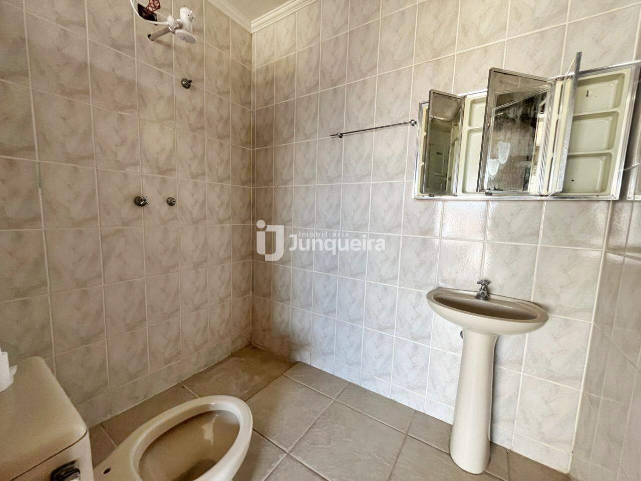 Casa para alugar, 3 quartos, sendo 1 suíte, 4 vagas, no bairro Jardim São Luiz em Piracicaba - SP