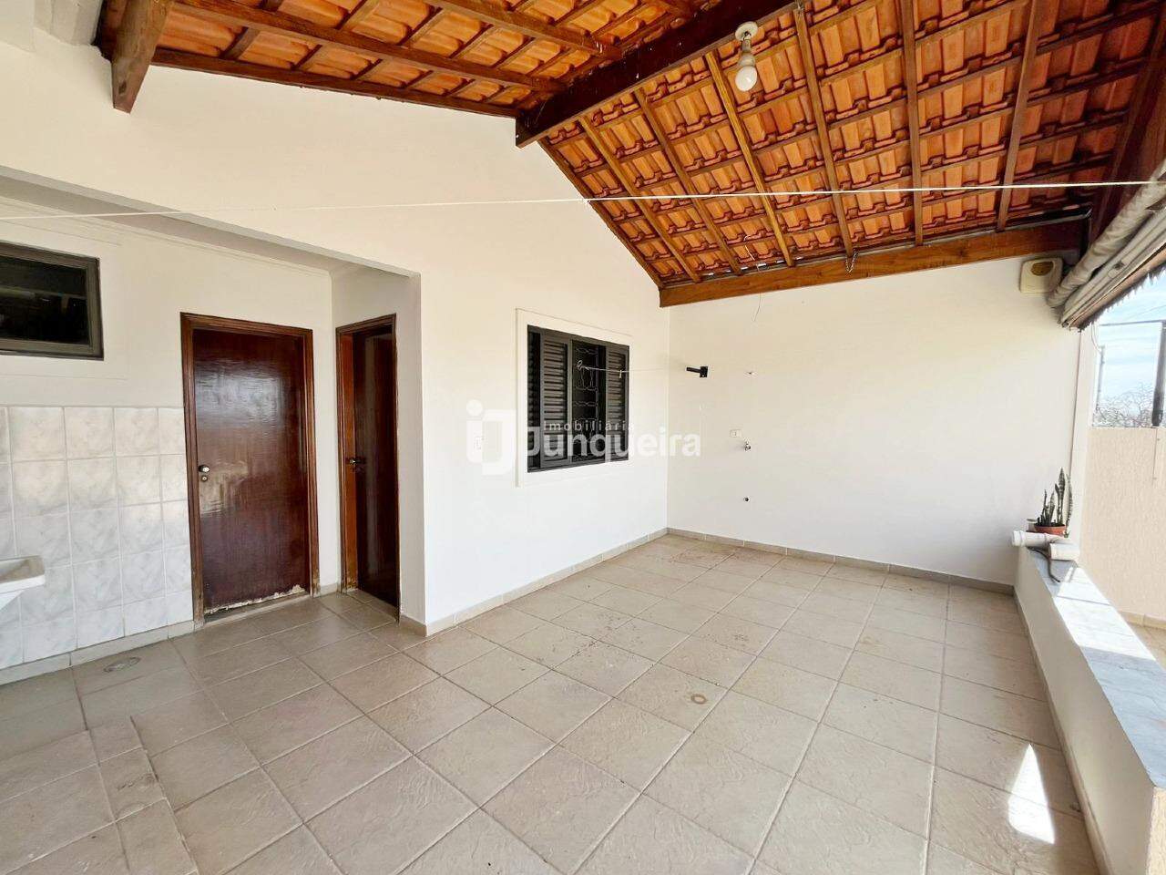 Casa para alugar, 3 quartos, sendo 1 suíte, 4 vagas, no bairro Jardim São Luiz em Piracicaba - SP