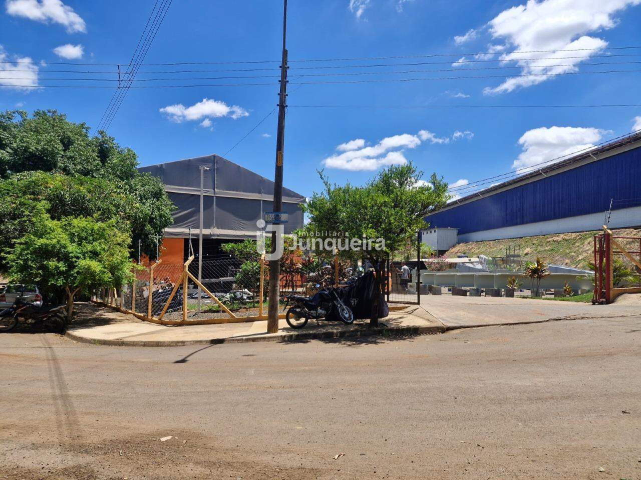 Galpão à venda, no bairro Unileste em Piracicaba - SP