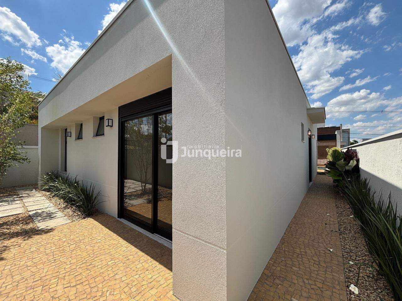 Casa em Condomínio à venda no Damha I, 3 quartos, sendo 3 suítes, 4 vagas, no bairro Damha I em Piracicaba - SP