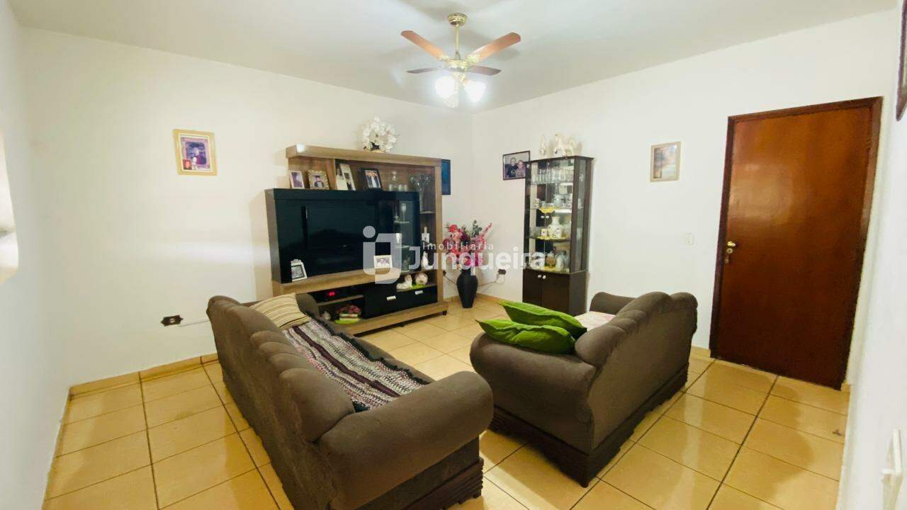 Casa à venda, 3 quartos, 3 vagas, no bairro Santa Terezinha em Piracicaba - SP