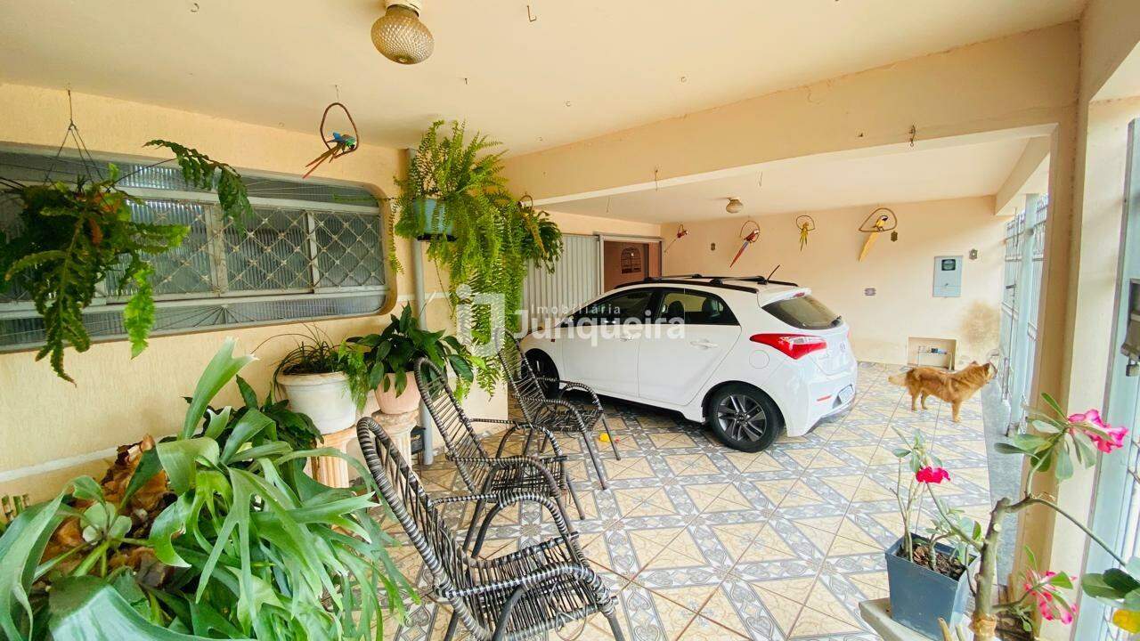 Casa à venda, 3 quartos, 3 vagas, no bairro Santa Terezinha em Piracicaba - SP