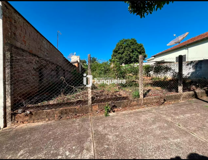 Terreno à venda, no bairro Vila Rezende em Piracicaba - SP