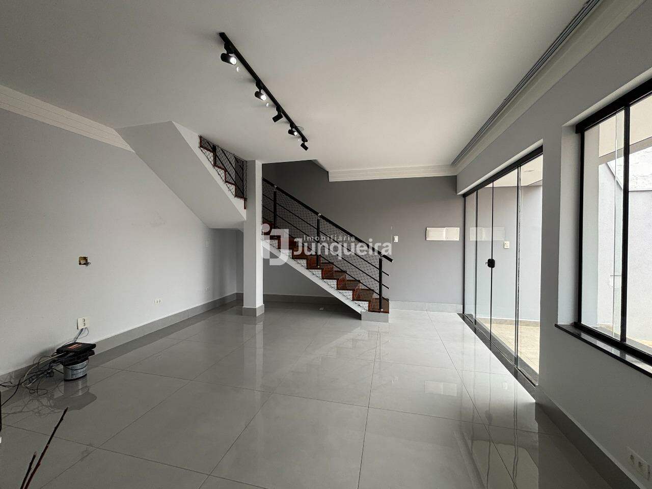 Casa à venda, 3 quartos, sendo 1 suíte, 4 vagas, no bairro Nova Piracicaba em Piracicaba - SP