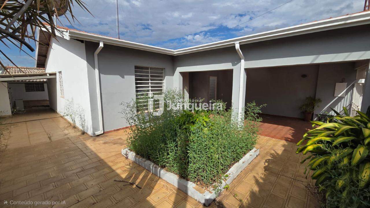 Casa à venda, 3 quartos, 1 vaga, no bairro Jardim Monumento em Piracicaba - SP