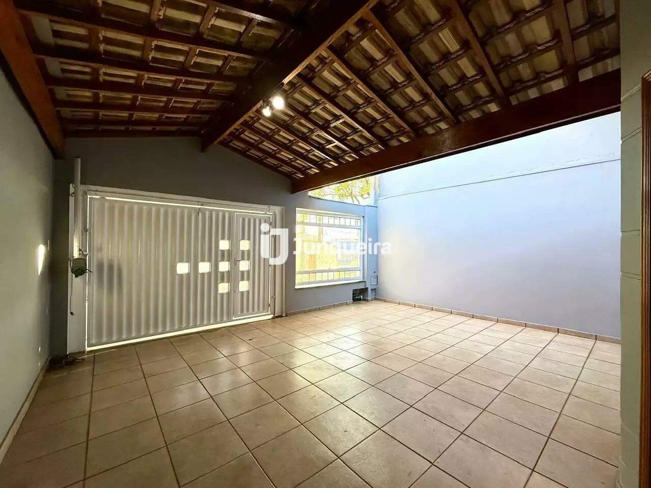 Casa para alugar, 3 quartos, sendo 1 suíte, 2 vagas, no bairro Santa Rosa Ipês em Piracicaba - SP
