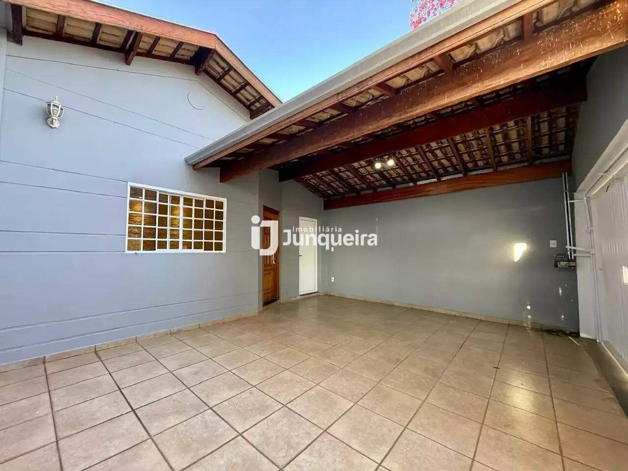 Casa para alugar, 3 quartos, sendo 1 suíte, 2 vagas, no bairro Santa Rosa Ipês em Piracicaba - SP