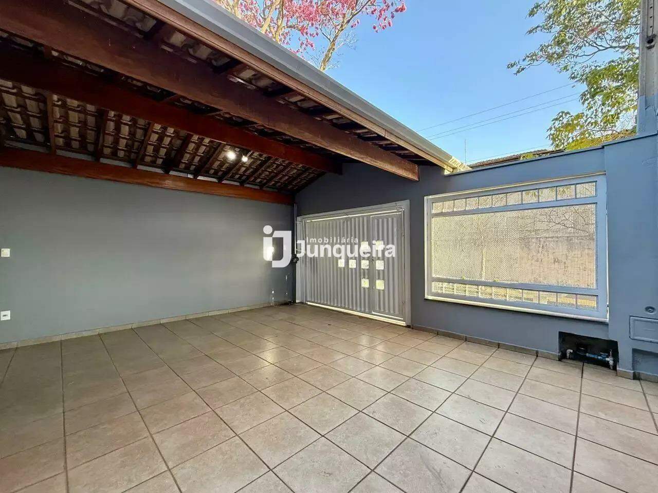 Casa para alugar, 3 quartos, sendo 1 suíte, 2 vagas, no bairro Santa Rosa Ipês em Piracicaba - SP