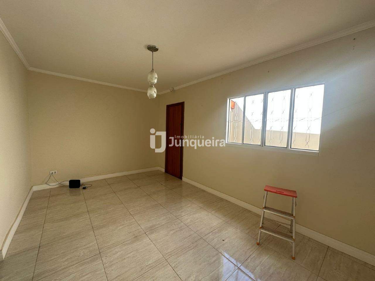 Casa à venda, sendo 2 suítes, 4 vagas, no bairro Vila Rezende em Piracicaba - SP