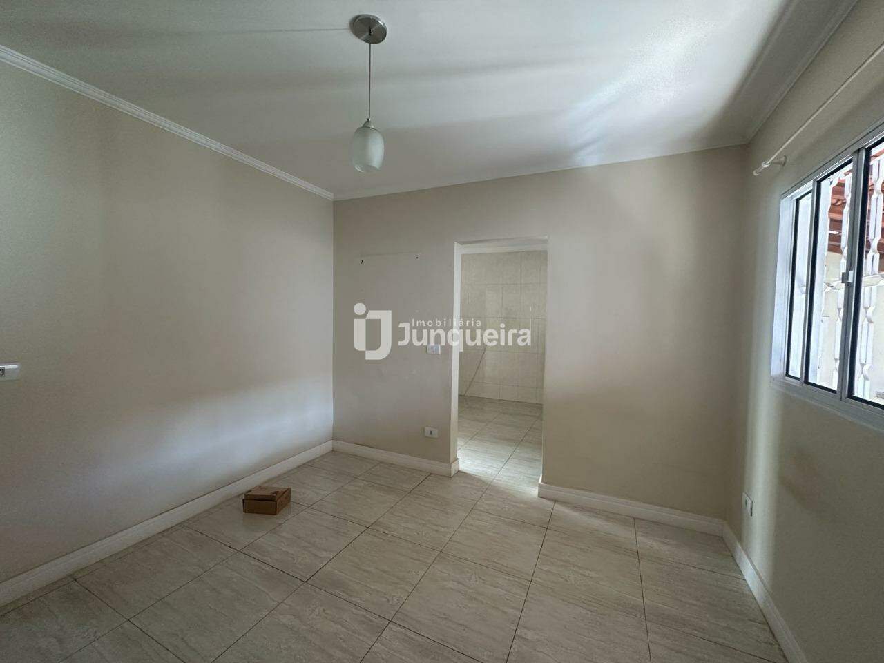 Casa à venda, sendo 2 suítes, 4 vagas, no bairro Vila Rezende em Piracicaba - SP