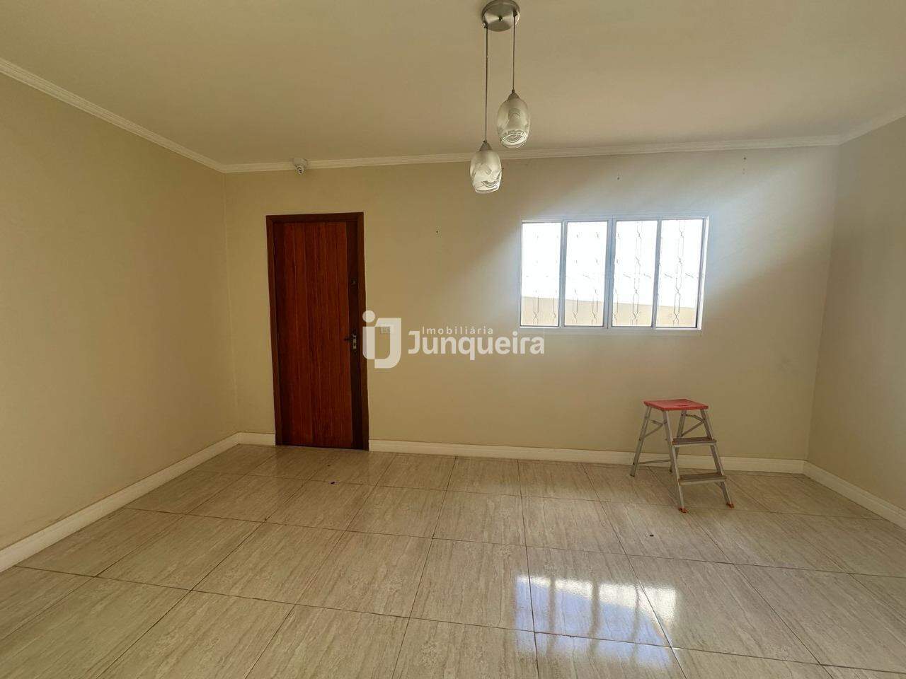 Casa à venda, sendo 2 suítes, 4 vagas, no bairro Vila Rezende em Piracicaba - SP