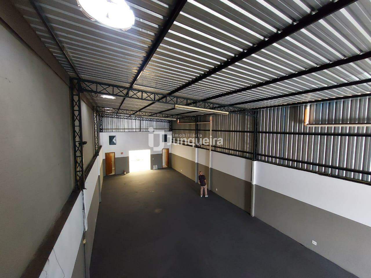 Galpão para alugar, 3 vagas, no bairro Jardim Califórnia em Piracicaba - SP