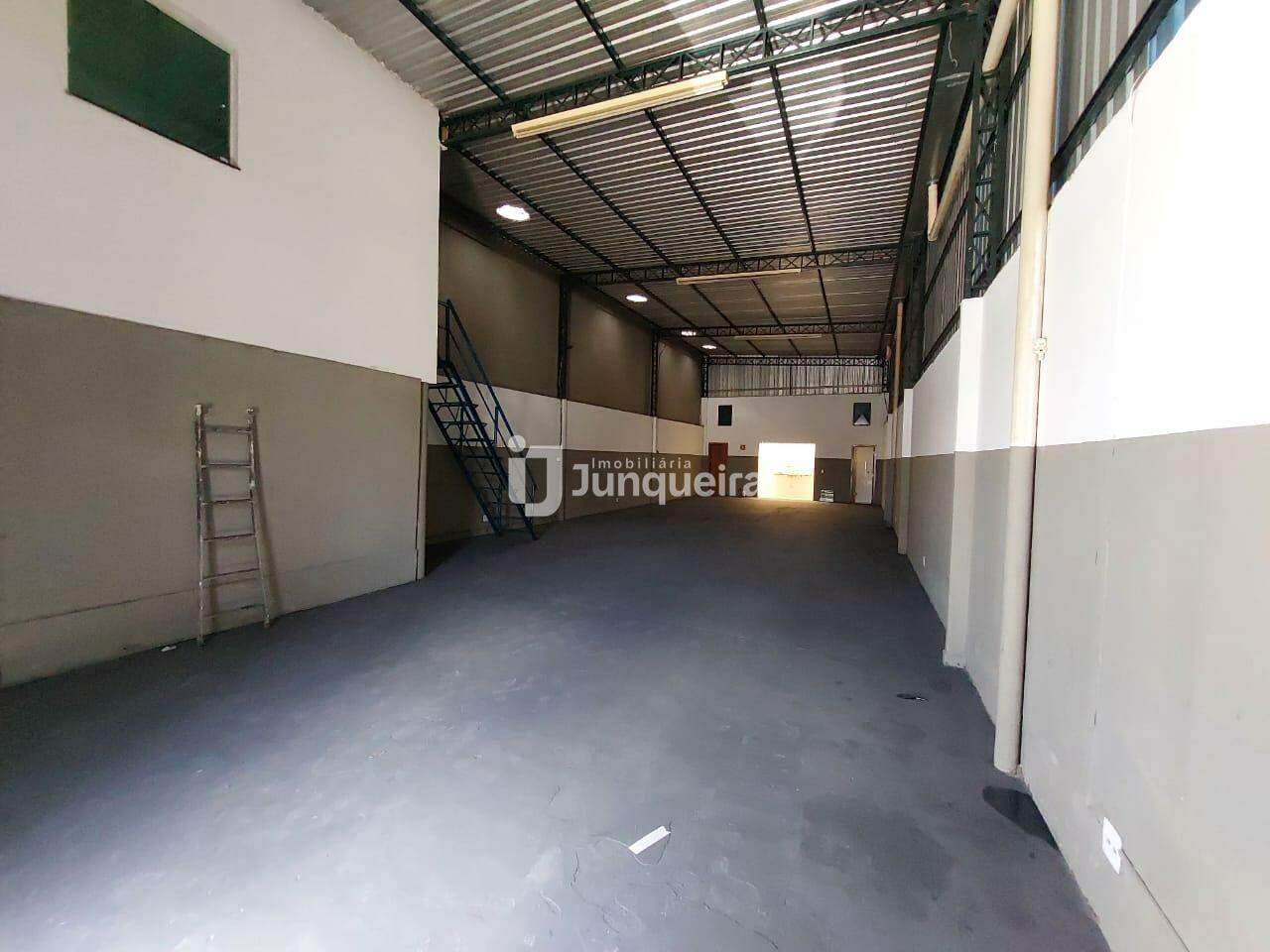 Galpão para alugar, 3 vagas, no bairro Jardim Califórnia em Piracicaba - SP