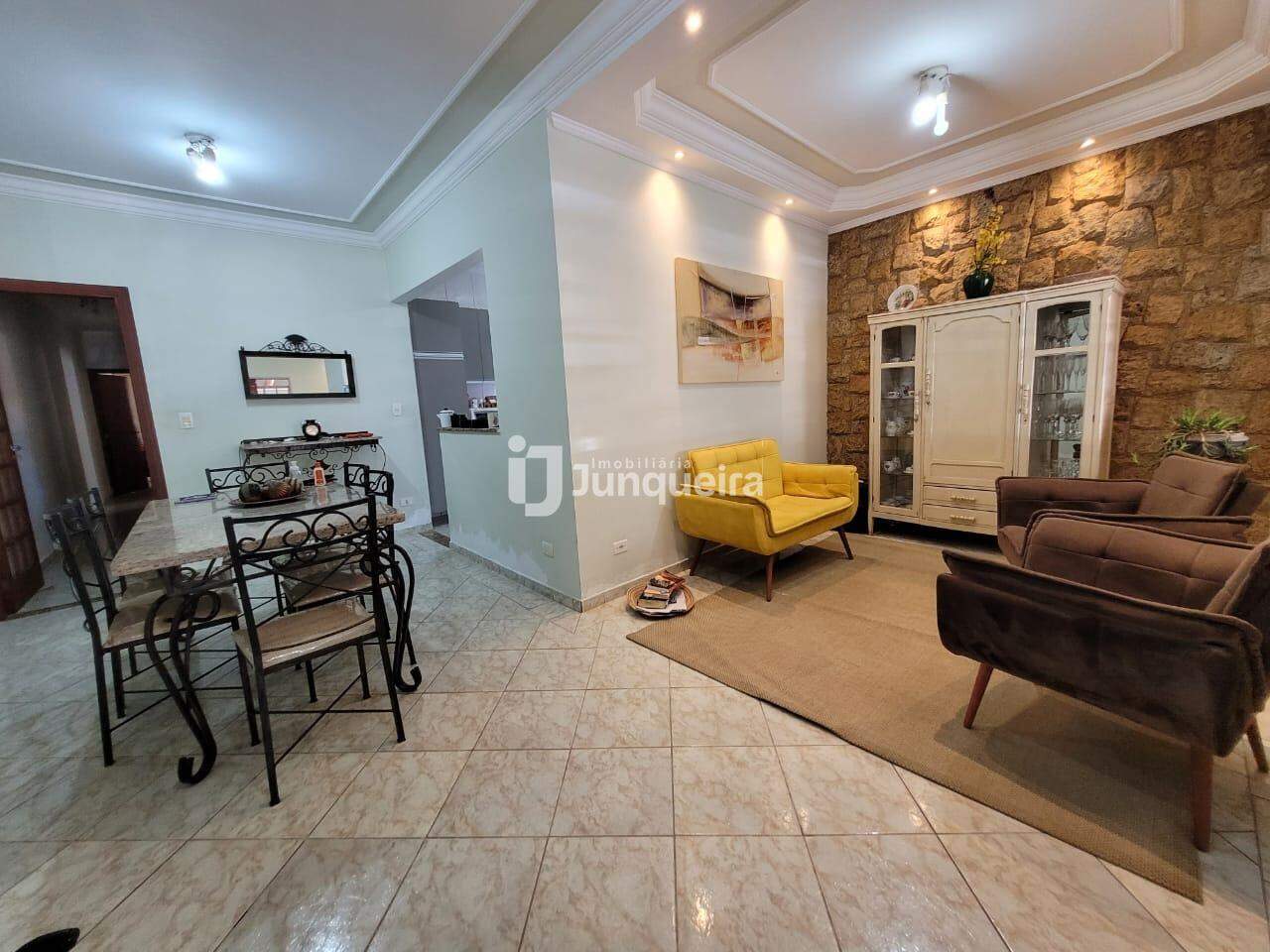 Casa para alugar, 3 quartos, sendo 1 suíte, 2 vagas, no bairro Piracicamirim em Piracicaba - SP