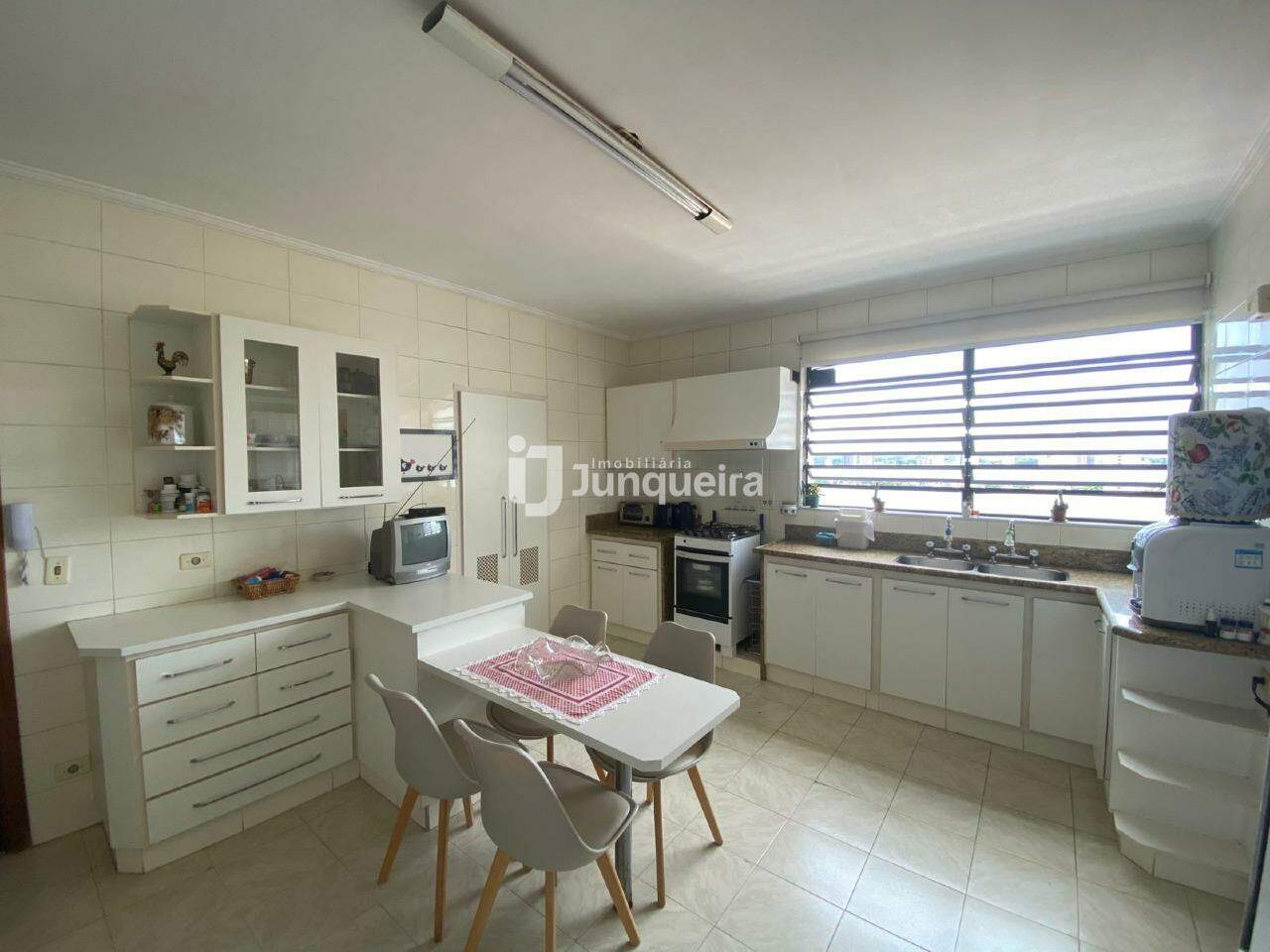 Apartamento à venda no Comendador Antonio Romano, 3 quartos, sendo 1 suíte, 2 vagas, no bairro Cidade Alta em Piracicaba - SP