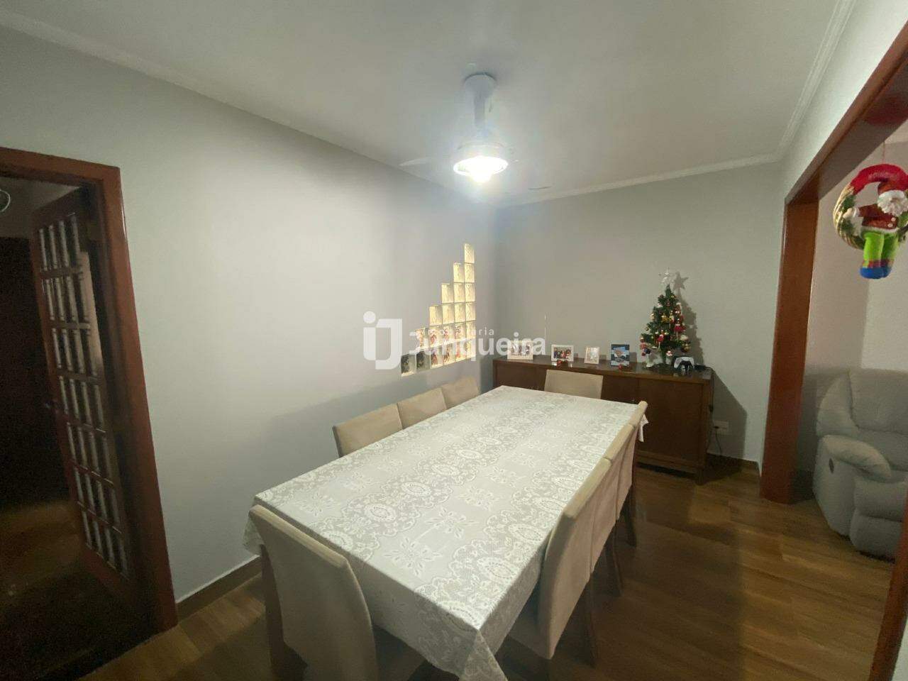 Casa à venda, 3 quartos, sendo 1 suíte, 2 vagas, no bairro Jardim Monumento em Piracicaba - SP