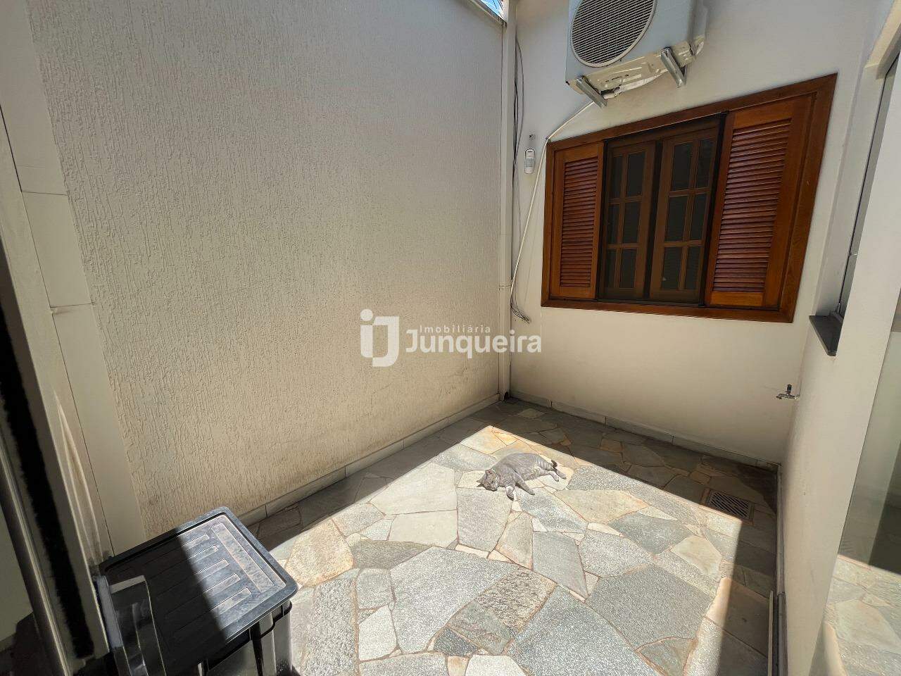 Casa à venda, 3 quartos, sendo 1 suíte, 2 vagas, no bairro Nova Piracicaba em Piracicaba - SP