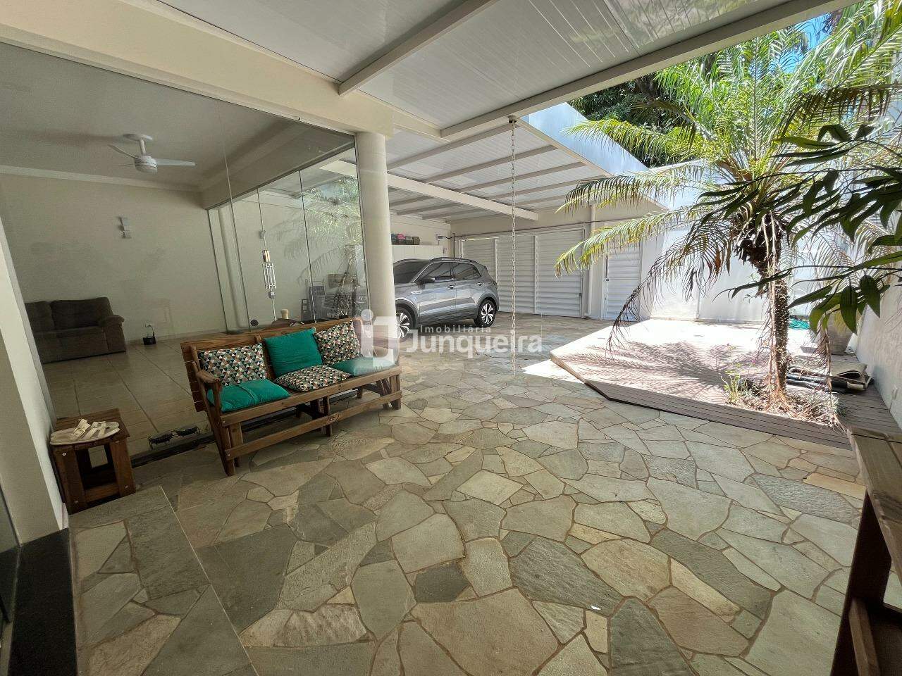 Casa à venda, 3 quartos, sendo 1 suíte, 2 vagas, no bairro Nova Piracicaba em Piracicaba - SP