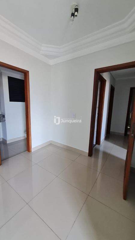 Apartamento para alugar no Edifício Novitália, 3 quartos, sendo 1 suíte, 2 vagas, no bairro Nova América em Piracicaba - SP