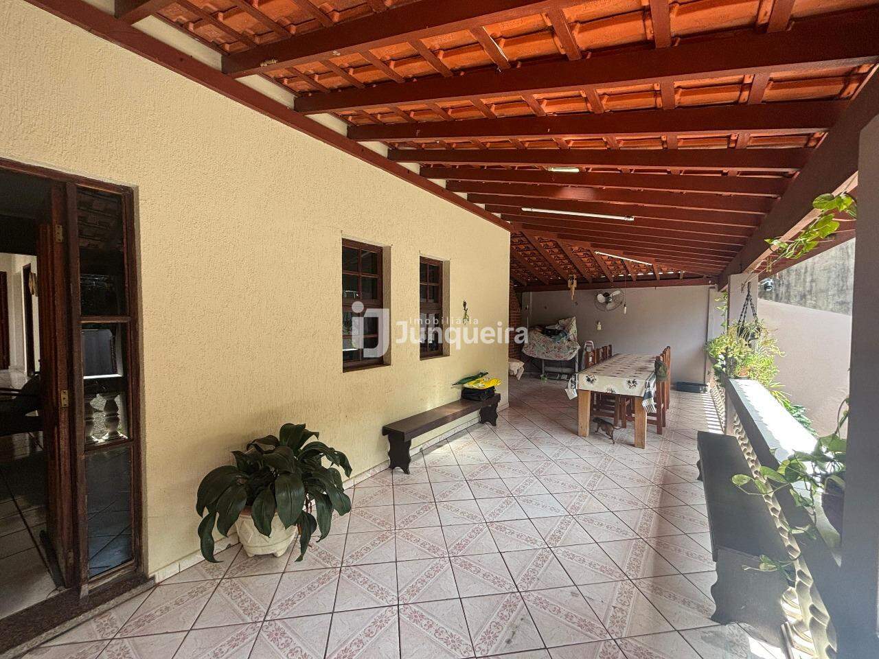 Casa à venda, 3 quartos, sendo 1 suíte, 2 vagas, no bairro Santa Rosa em Piracicaba - SP