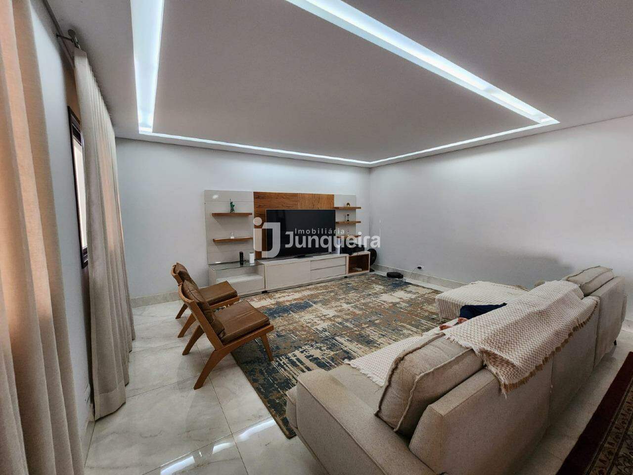 Casa à venda, 3 quartos, sendo 3 suítes, 10 vagas, no bairro Piracicamirim em Piracicaba - SP