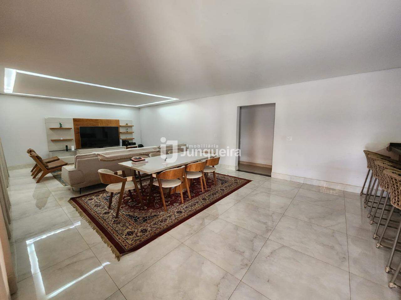 Casa à venda, 3 quartos, sendo 3 suítes, 10 vagas, no bairro Piracicamirim em Piracicaba - SP