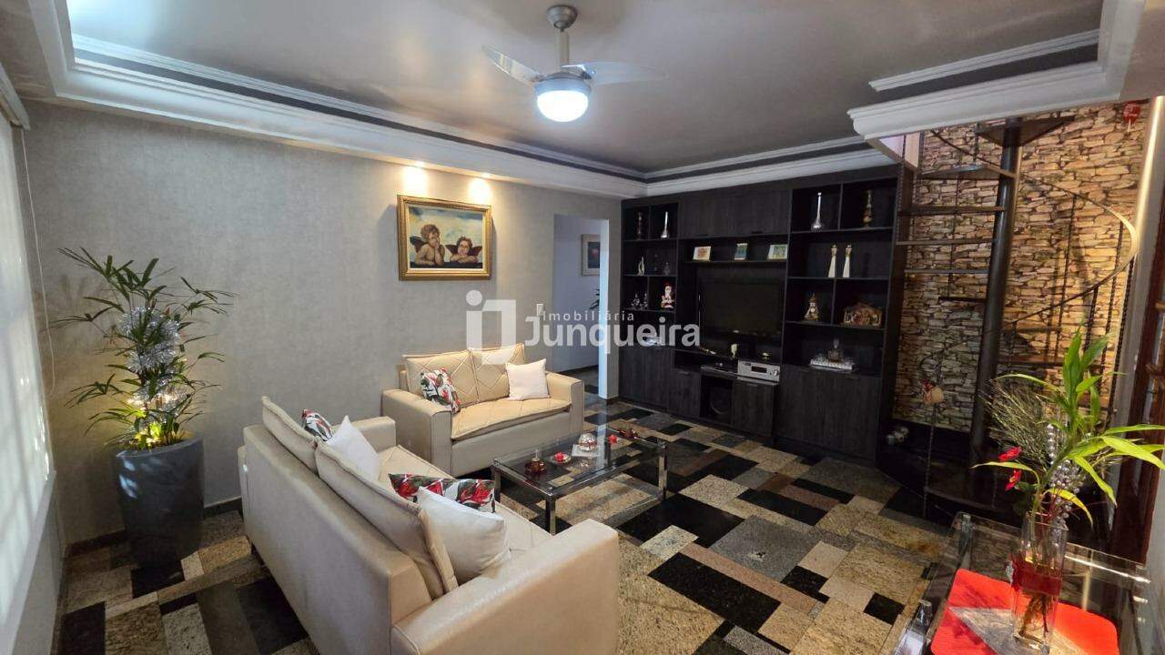 Casa à venda, 3 quartos, sendo 2 suítes, 4 vagas, no bairro Nova Piracicaba em Piracicaba - SP