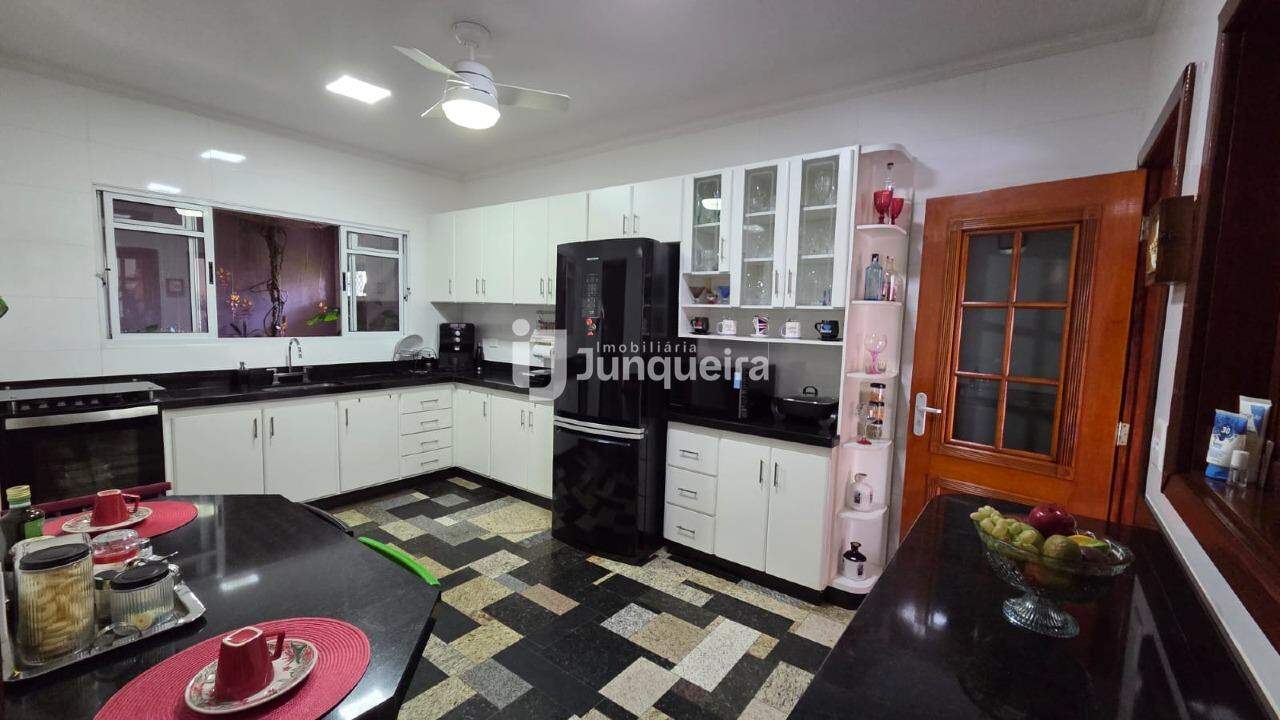 Casa à venda, 3 quartos, sendo 2 suítes, 4 vagas, no bairro Nova Piracicaba em Piracicaba - SP