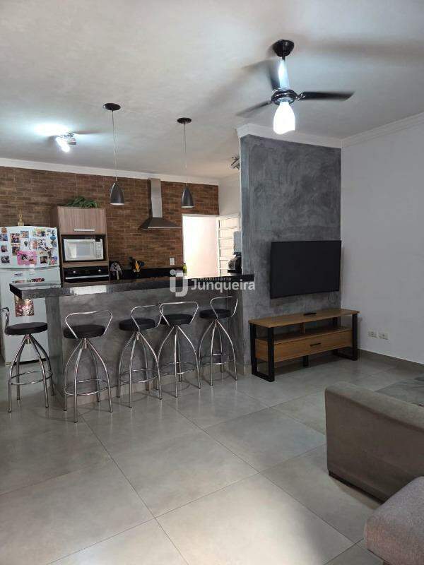 Casa à venda, 2 quartos, sendo 1 suíte, 2 vagas, no bairro Paulicéia em Piracicaba - SP