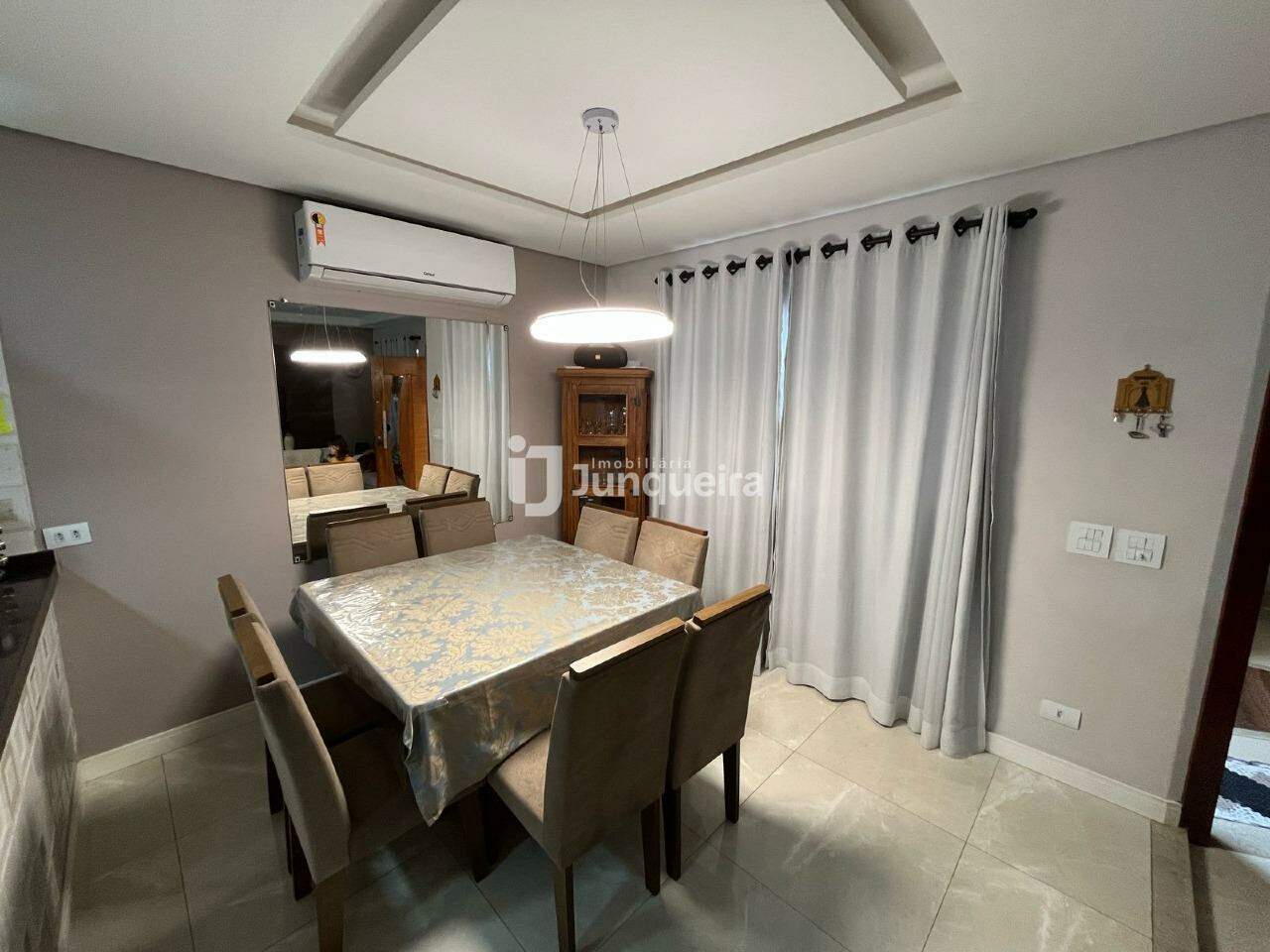 Casa à venda, 3 quartos, sendo 1 suíte, 2 vagas, no bairro Pompéia em Piracicaba - SP