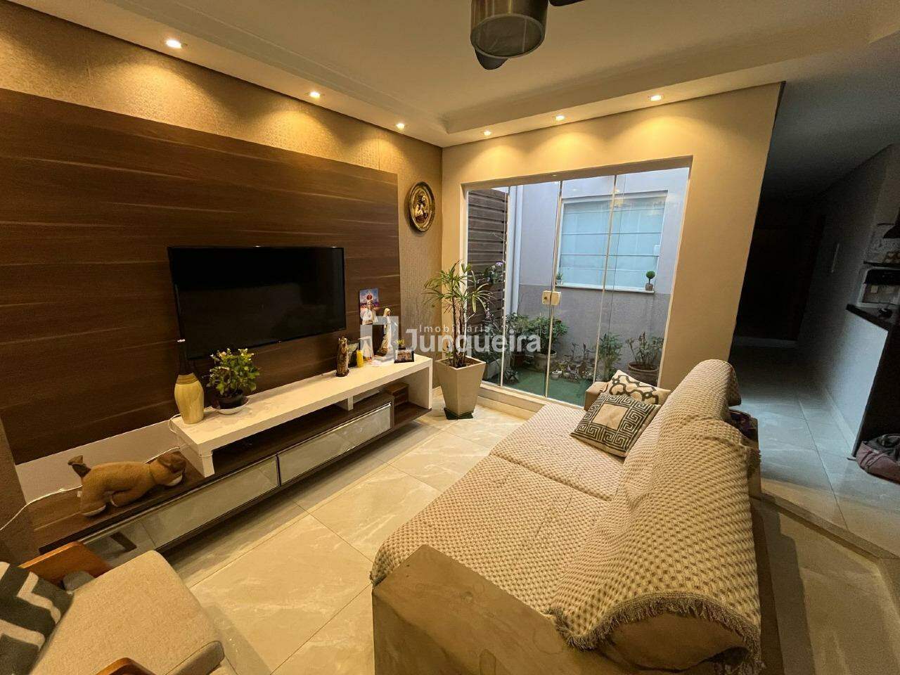 Casa à venda, 3 quartos, sendo 1 suíte, 2 vagas, no bairro Pompéia em Piracicaba - SP