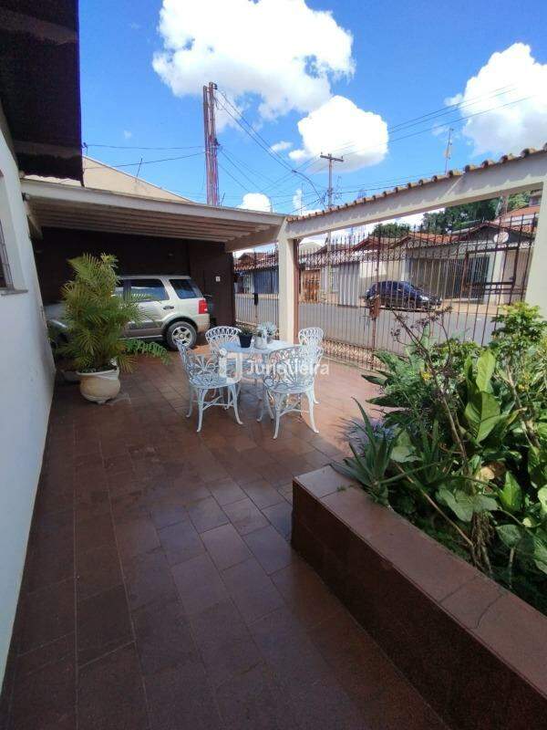 Casa à venda, 4 quartos, sendo 1 suíte, 2 vagas, no bairro Nossa Senhora de Fátima em Piracicaba - SP